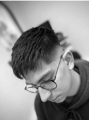 Cliente con corte corto degradado